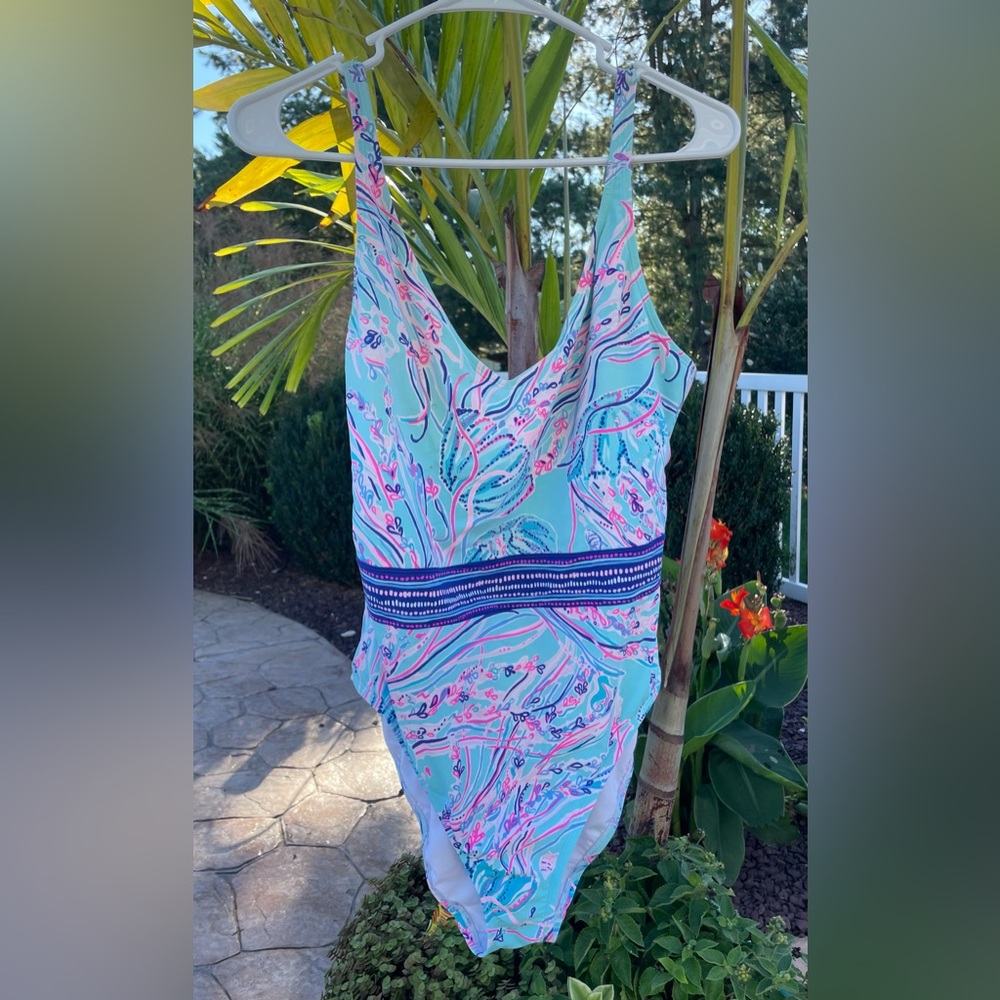 Lilly Pulitzer one piece swimsuit gently worn some fading. Good suit size 14.